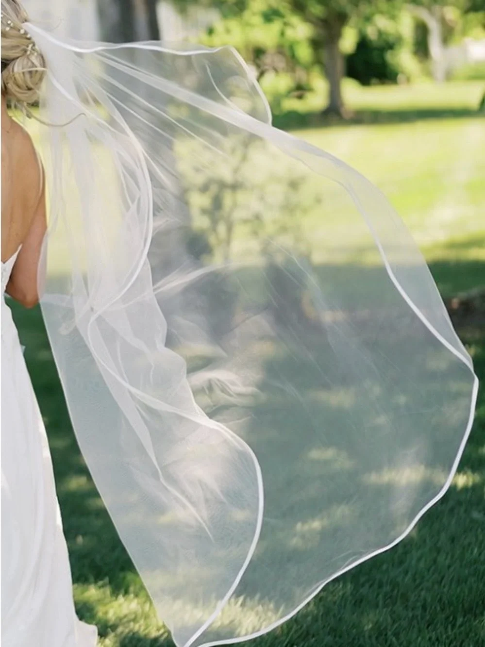 Simple White Bridal Veil with Satin Trim